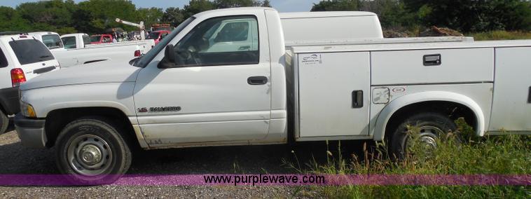 image for item H6668 2001 Dodge Ram 2500 utility truck