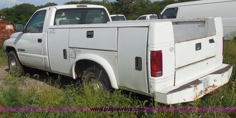 image for item H6668 2001 Dodge Ram 2500 utility truck