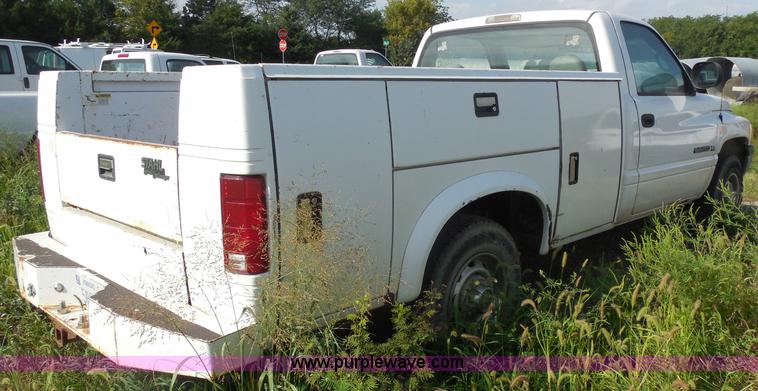 image for item H6668 2001 Dodge Ram 2500 utility truck