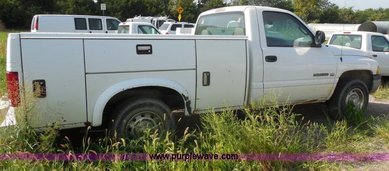 image for item H6668 2001 Dodge Ram 2500 utility truck