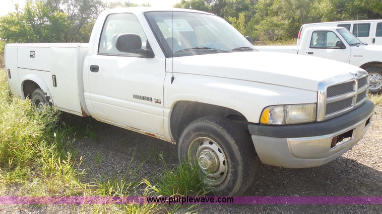 image for item H6668 2001 Dodge Ram 2500 utility truck