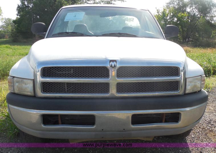 image for item H6668 2001 Dodge Ram 2500 utility truck