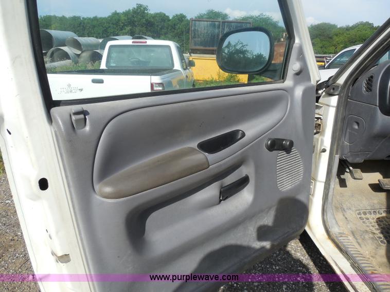 image for item H6668 2001 Dodge Ram 2500 utility truck