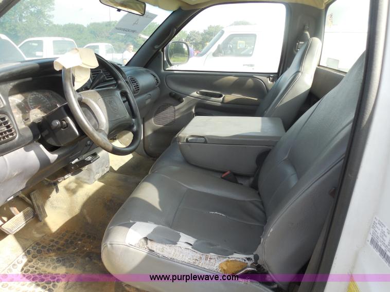 image for item H6668 2001 Dodge Ram 2500 utility truck