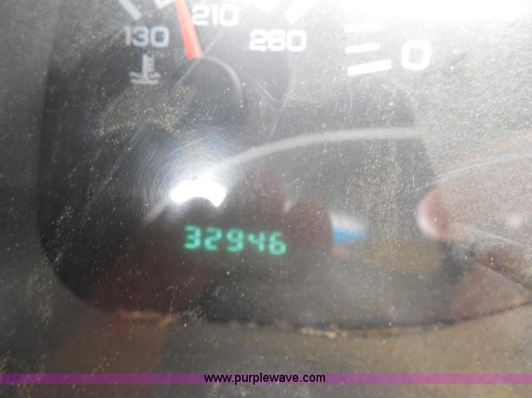 image for item H6668 2001 Dodge Ram 2500 utility truck