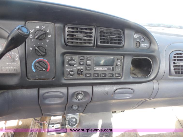 image for item H6668 2001 Dodge Ram 2500 utility truck