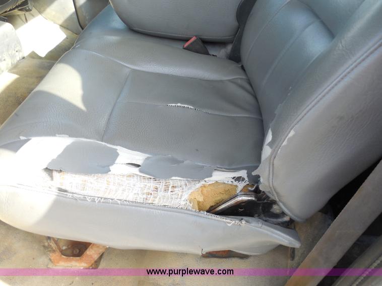 image for item H6668 2001 Dodge Ram 2500 utility truck