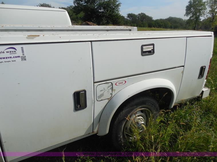 image for item H6668 2001 Dodge Ram 2500 utility truck