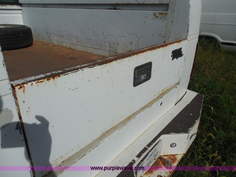 image for item H6668 2001 Dodge Ram 2500 utility truck