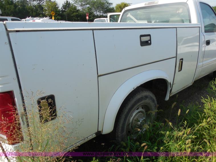 image for item H6668 2001 Dodge Ram 2500 utility truck