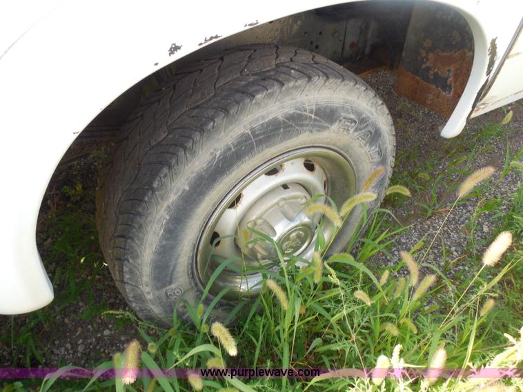 image for item H6668 2001 Dodge Ram 2500 utility truck