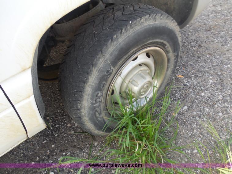 image for item H6668 2001 Dodge Ram 2500 utility truck