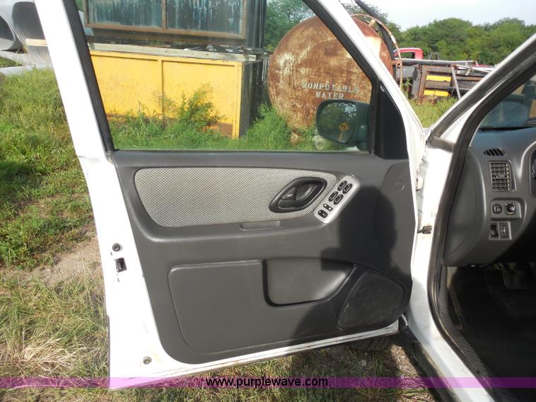 image for item H6669 2006 Ford Escape Hybrid SUV