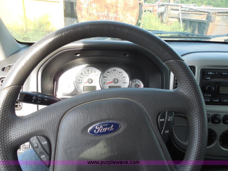 image for item H6669 2006 Ford Escape Hybrid SUV