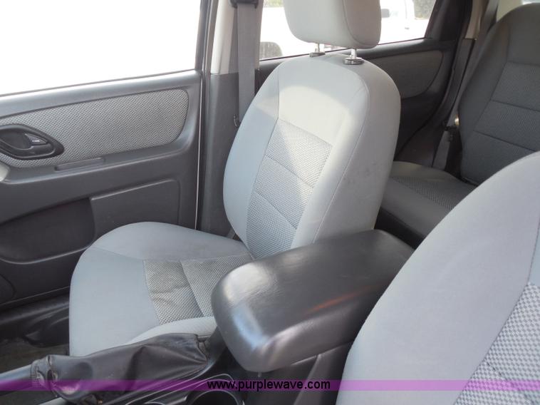 image for item H6669 2006 Ford Escape Hybrid SUV