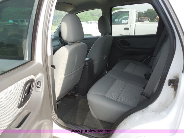 image for item H6669 2006 Ford Escape Hybrid SUV