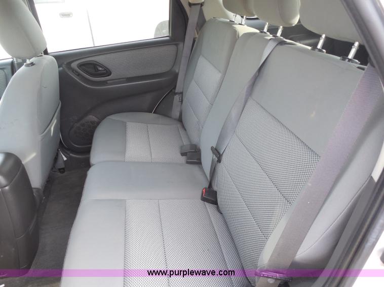 image for item H6669 2006 Ford Escape Hybrid SUV