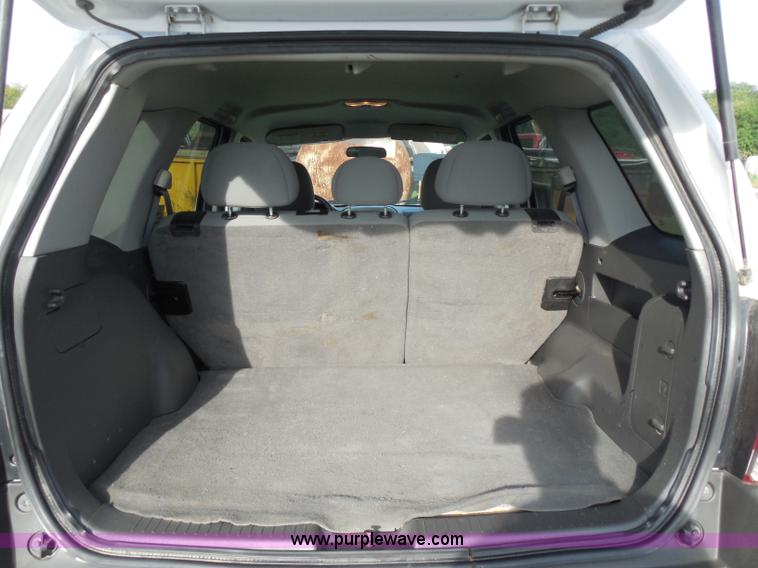 image for item H6669 2006 Ford Escape Hybrid SUV