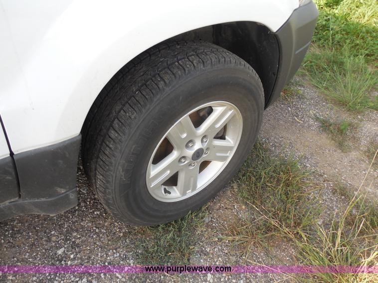 image for item H6669 2006 Ford Escape Hybrid SUV