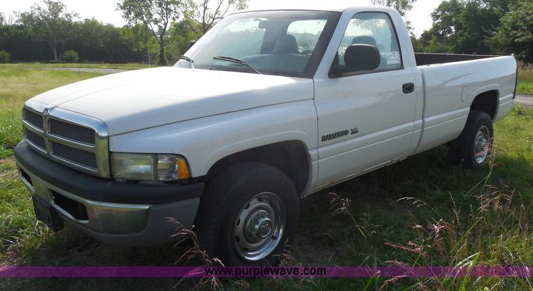 image for item H6670 2001 Dodge Ram 2500 pickup truck