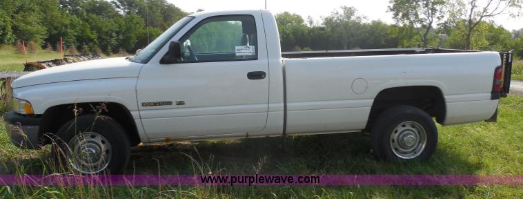 image for item H6670 2001 Dodge Ram 2500 pickup truck