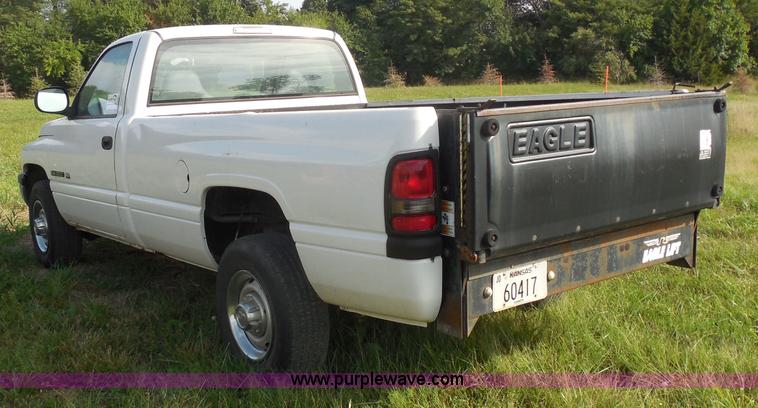 image for item H6670 2001 Dodge Ram 2500 pickup truck