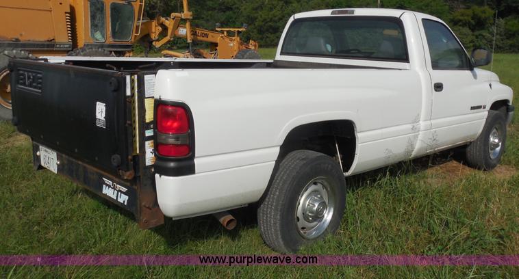 image for item H6670 2001 Dodge Ram 2500 pickup truck