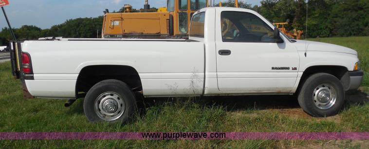 image for item H6670 2001 Dodge Ram 2500 pickup truck