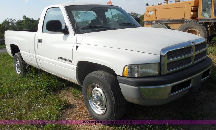 image for item H6670 2001 Dodge Ram 2500 pickup truck