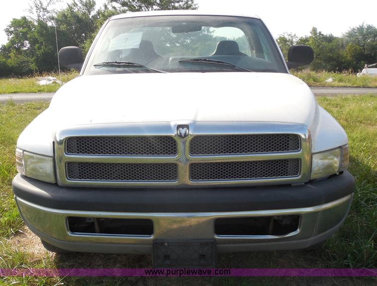 image for item H6670 2001 Dodge Ram 2500 pickup truck
