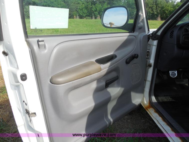 image for item H6670 2001 Dodge Ram 2500 pickup truck