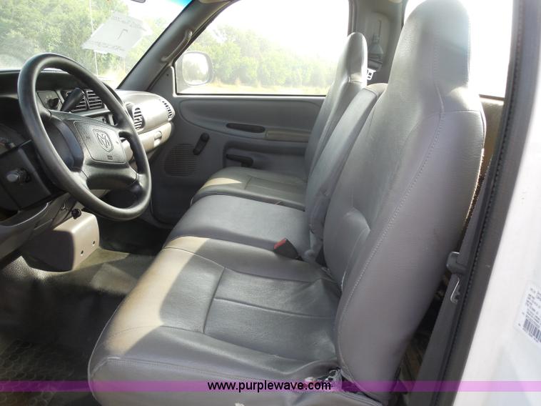 image for item H6670 2001 Dodge Ram 2500 pickup truck