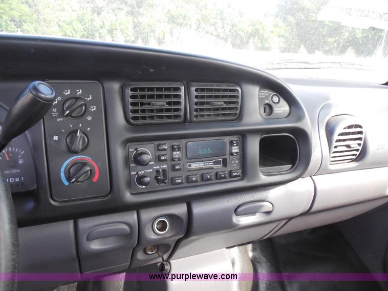 image for item H6670 2001 Dodge Ram 2500 pickup truck