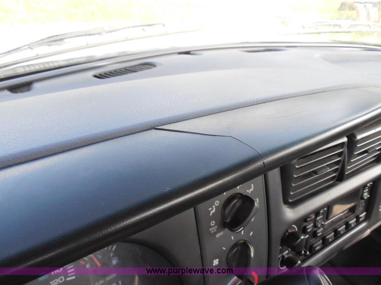 image for item H6670 2001 Dodge Ram 2500 pickup truck