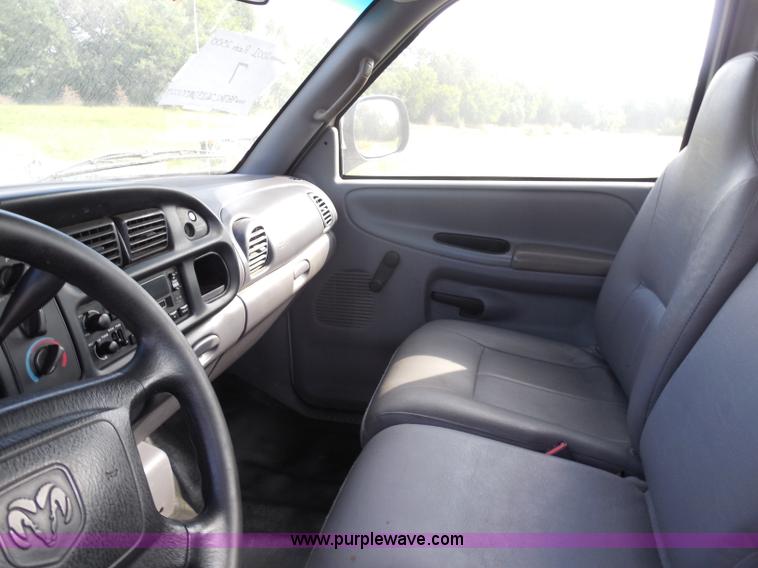 image for item H6670 2001 Dodge Ram 2500 pickup truck