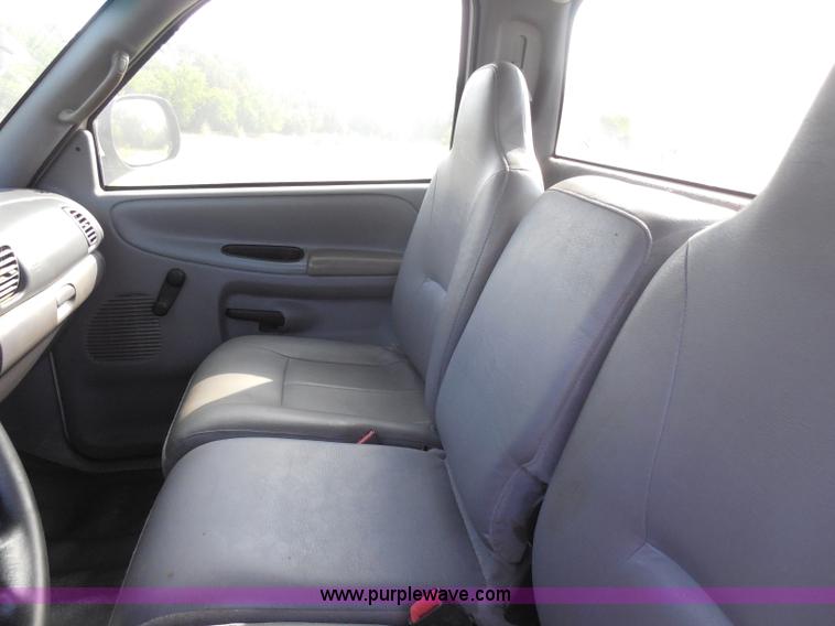 image for item H6670 2001 Dodge Ram 2500 pickup truck