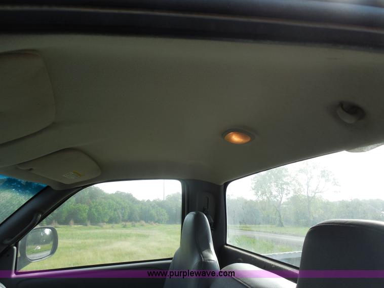 image for item H6670 2001 Dodge Ram 2500 pickup truck