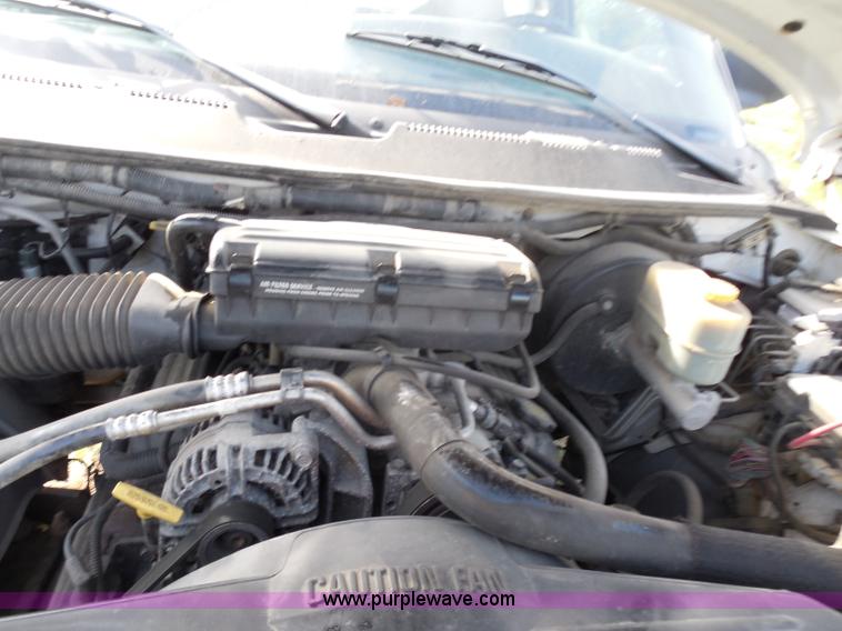 image for item H6670 2001 Dodge Ram 2500 pickup truck