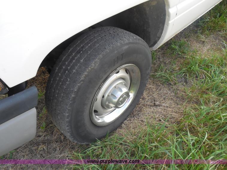 image for item H6670 2001 Dodge Ram 2500 pickup truck