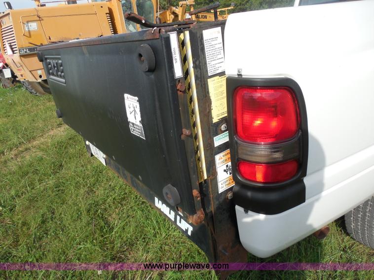 image for item H6670 2001 Dodge Ram 2500 pickup truck