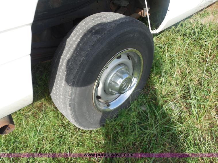 image for item H6670 2001 Dodge Ram 2500 pickup truck