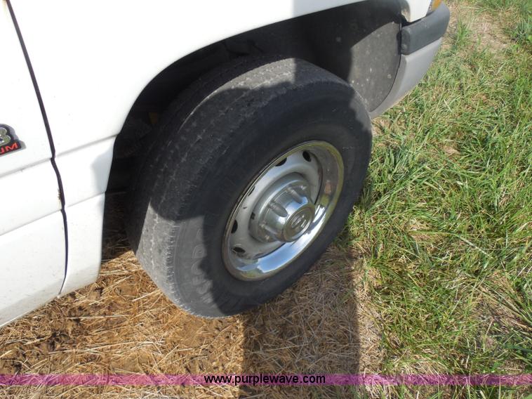 image for item H6670 2001 Dodge Ram 2500 pickup truck
