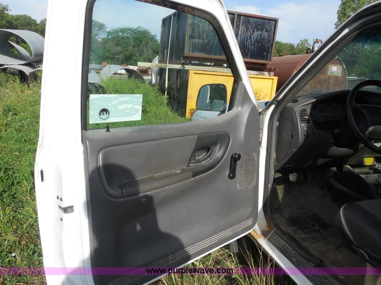 image for item H6672 2001 Ford Ranger pickup truck