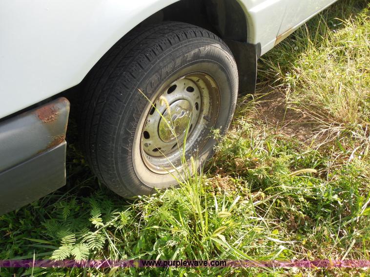 image for item H6672 2001 Ford Ranger pickup truck