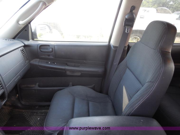 image for item H6674 2003 Dodge Durango SXT SUV