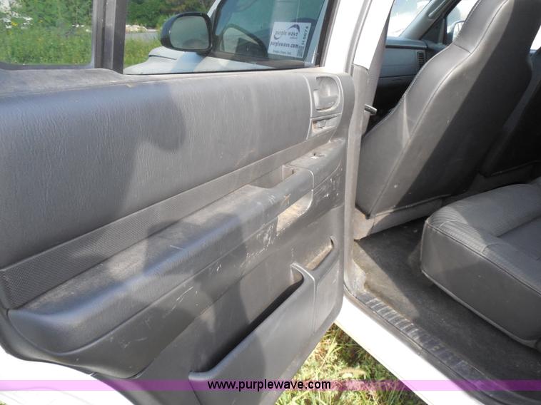 image for item H6674 2003 Dodge Durango SXT SUV