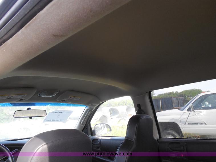 image for item H6674 2003 Dodge Durango SXT SUV