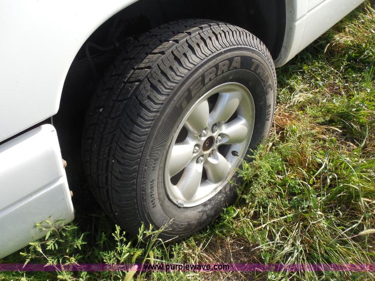 image for item H6674 2003 Dodge Durango SXT SUV