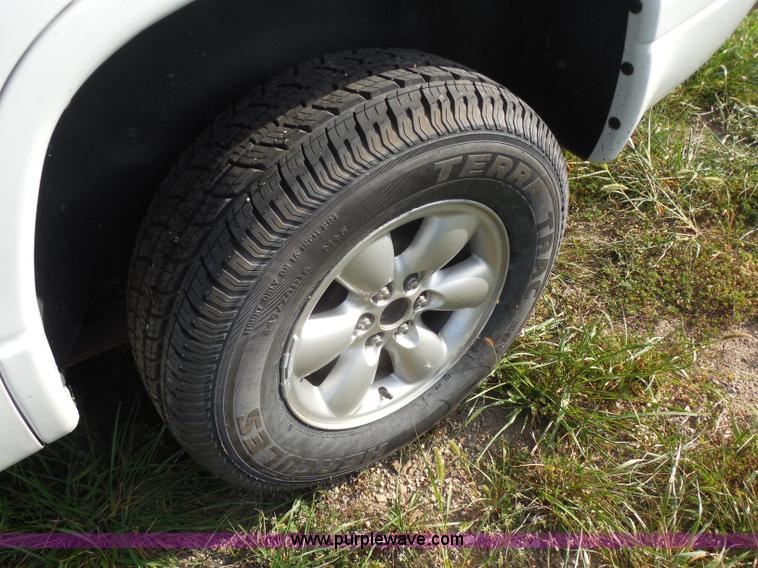 image for item H6674 2003 Dodge Durango SXT SUV