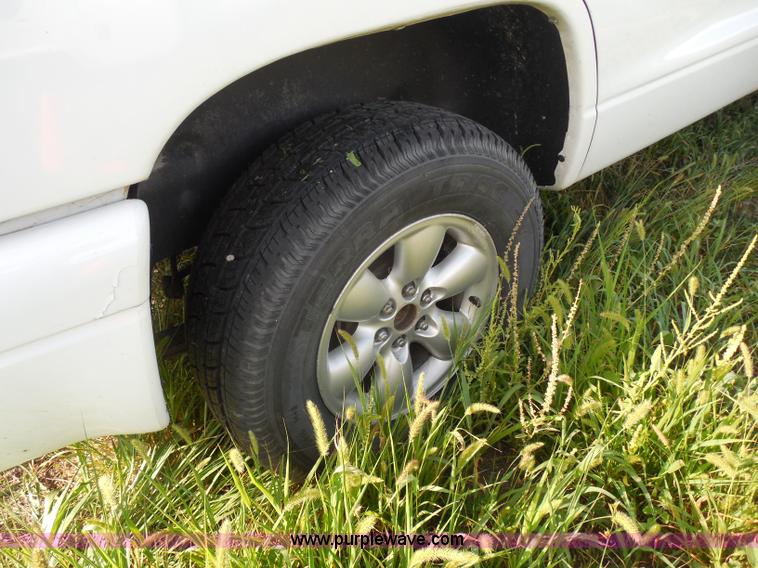 image for item H6674 2003 Dodge Durango SXT SUV